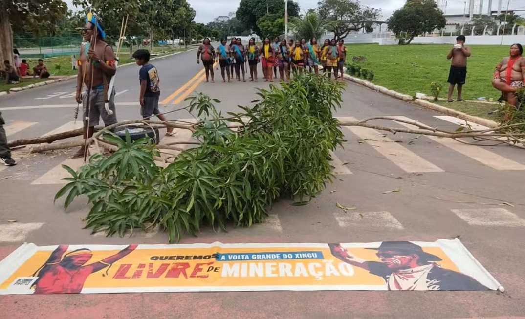 protesto pressiona pela revogação da LI do projeto Volta Grande