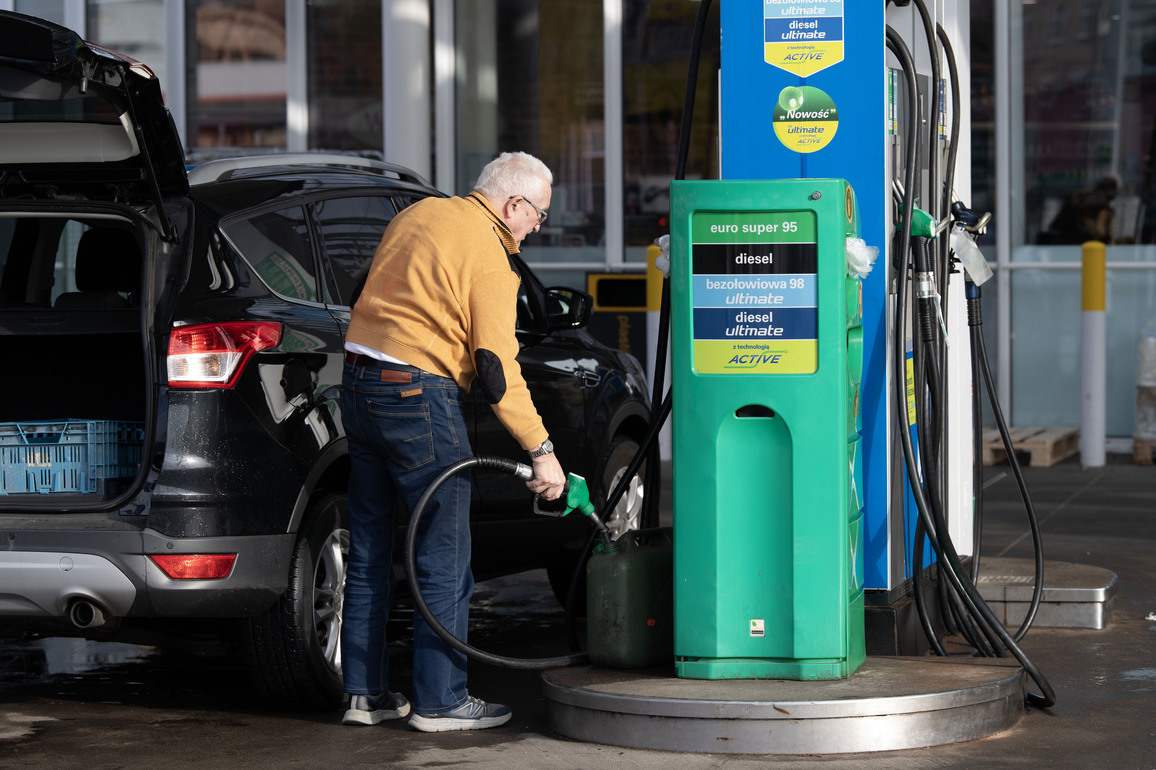 POLAND-SLUBICE-ENERGY PRICE-GERMAN MOTORISTS-REFUELING