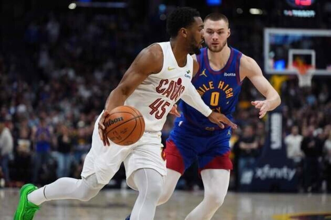 Donovan Mitchell's last-second FTs lift Cavs over Nuggets