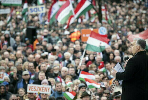 Major rival rallies held in Hungary 