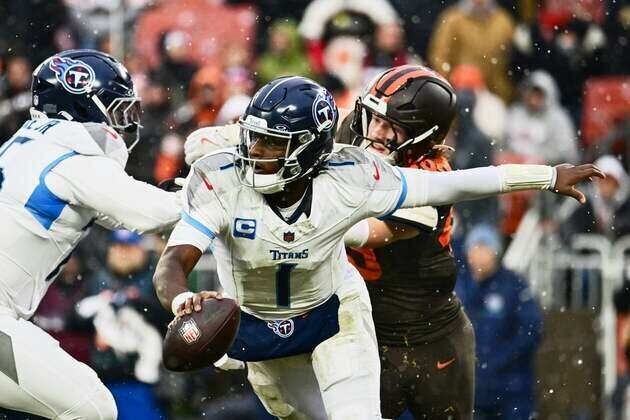 Titans deny Browns' comeback attempt, end lengthy skid