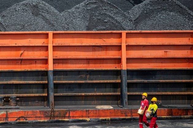 Indonesia May Allow Coal Export Resumption by Tuesday