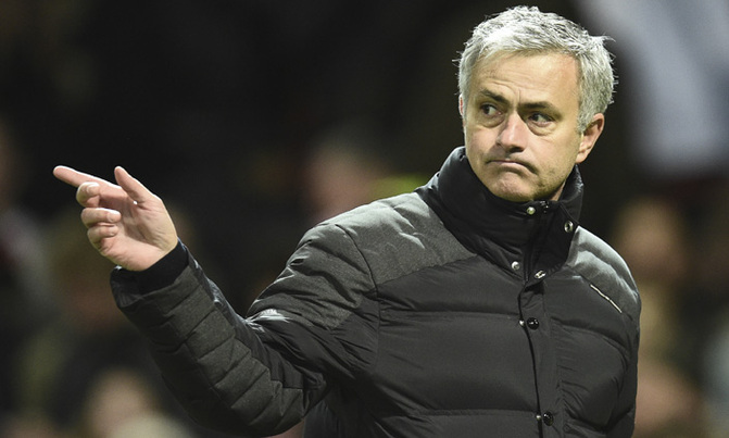 Mourinho shrugs off City rivalry in title race Mourinho shrugs off City rivalry in title race