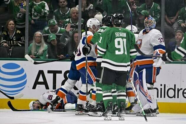 Islanders D Alexander Romanov (shoulder) out 5-6 months