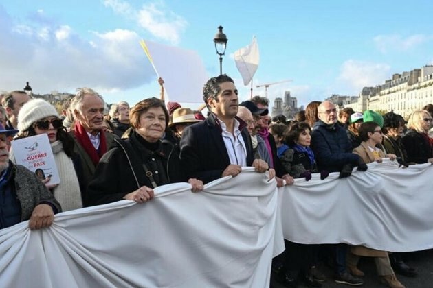 French artists and icons lead silent march in Paris for peace