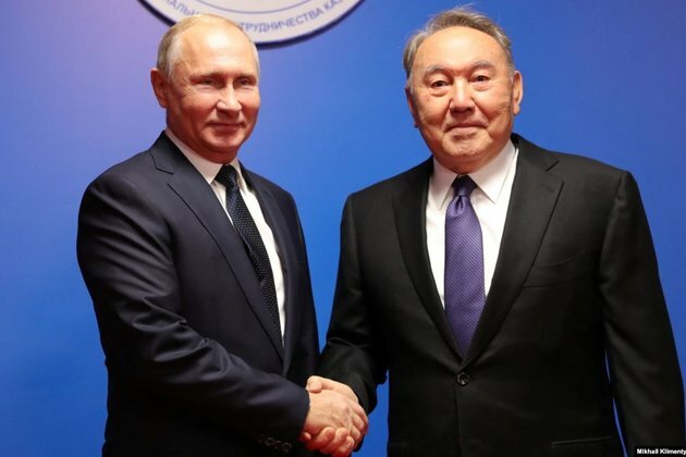 Former Kazakh President Says He Is Working On Putin-Zelenskiy Talks