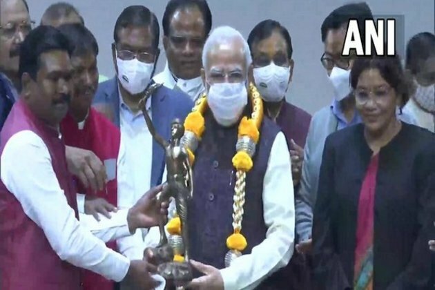 PM Modi honoured at BJP meet over announcement to celebrate Birsa Munda's birthday as Janjatiya Gaurav Divas
