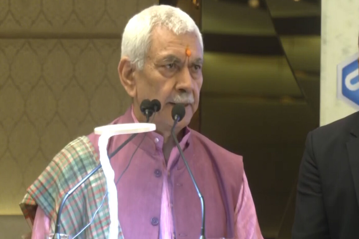 Lieutenant Governor Manoj Sinha attends 'Atmanirbhar Bharat (Swadeshi Apnao)' programme