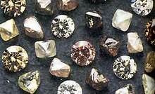 De Beers cuts 442 jobs