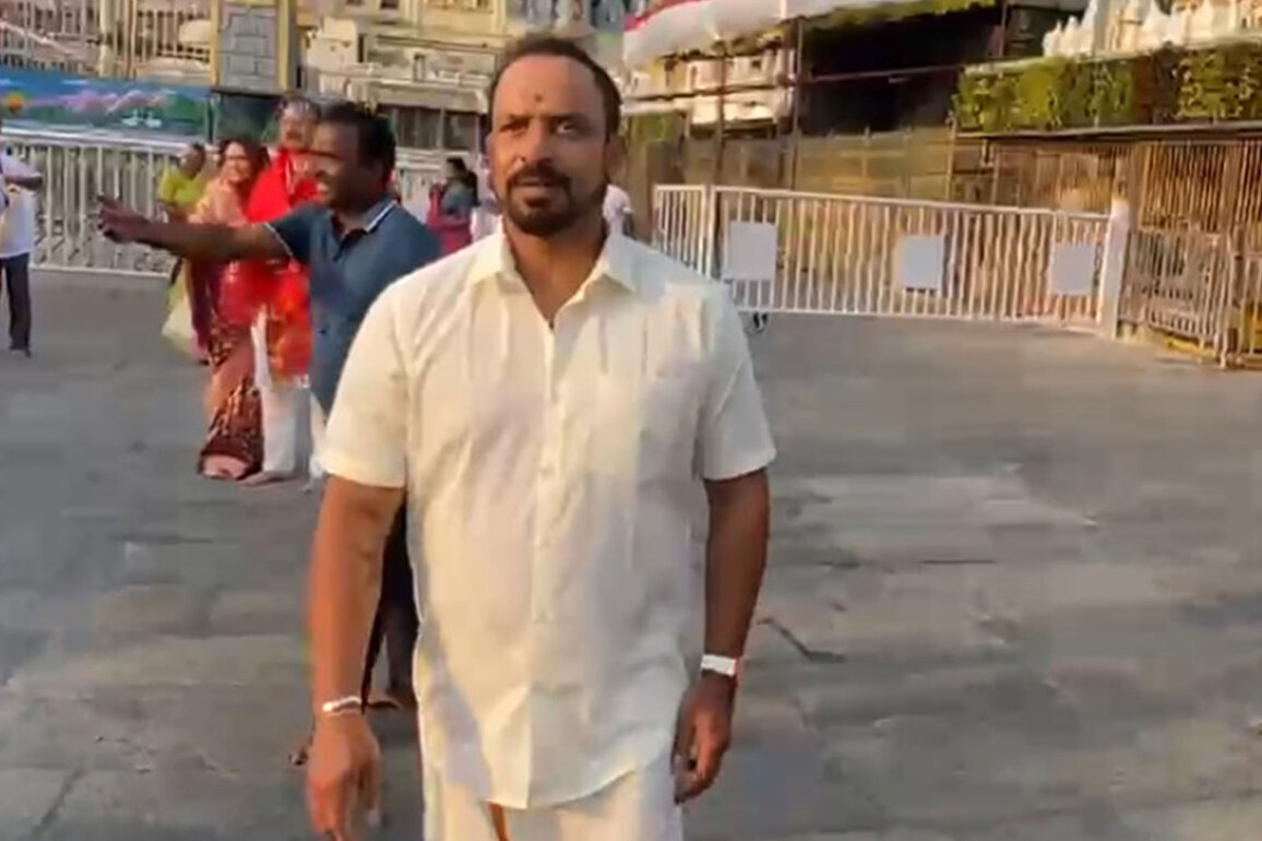 Team India fielding coach T Dilip visits Tirumala Venkateswara Temple