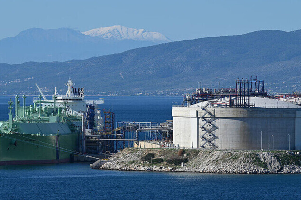 EU depletes gas reserves faster than usual  Bloomberg