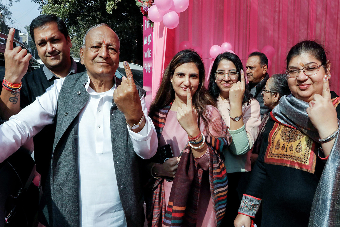 Polling for bye-elections in Umreth assembly in Gujarat and Rahuri and Baramati assembies in Maharashtra begins