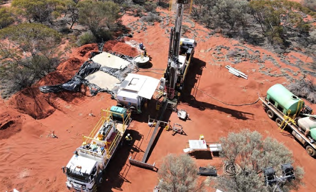 Sondagem no projeto de nióbio e terras raras da St George, em MG