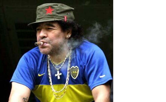 Diego Maradona ng'afuuwa enjaga. Diego Maradona ng'afuuwa enjaga.
