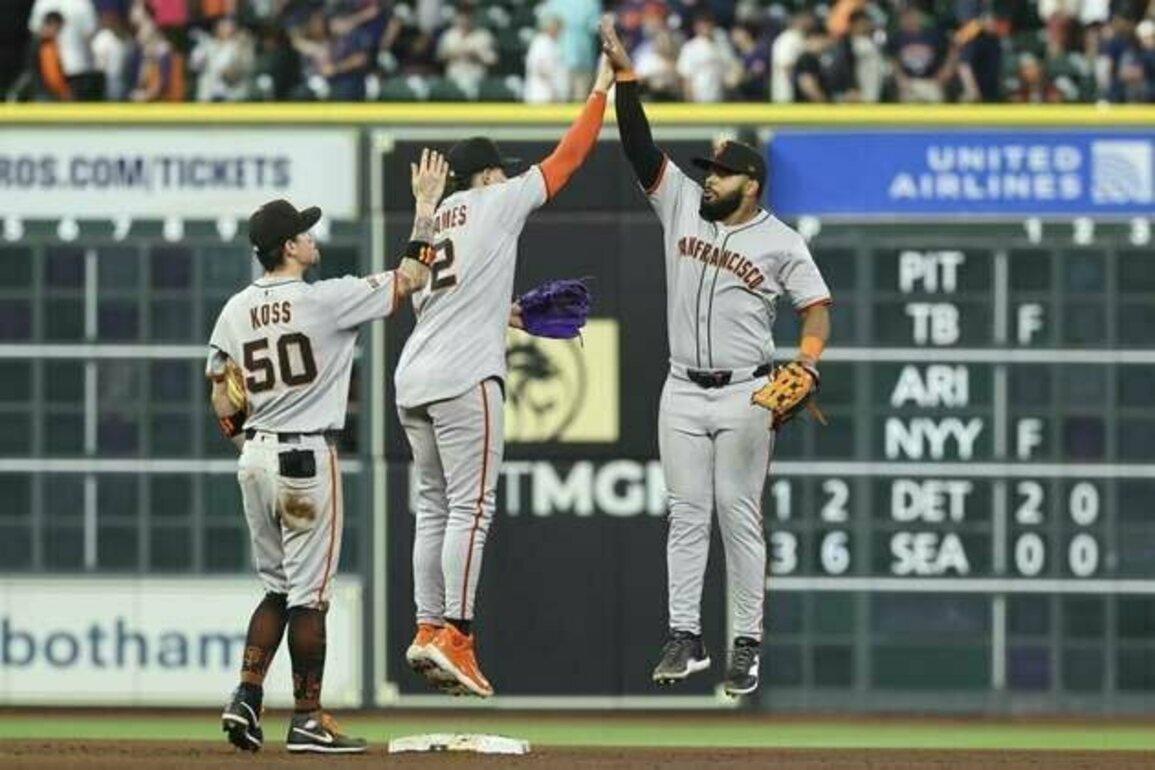 At home on road, Giants vie for series sweep of Astros