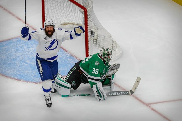 Lightning re-sign F Maroon, D Schenn