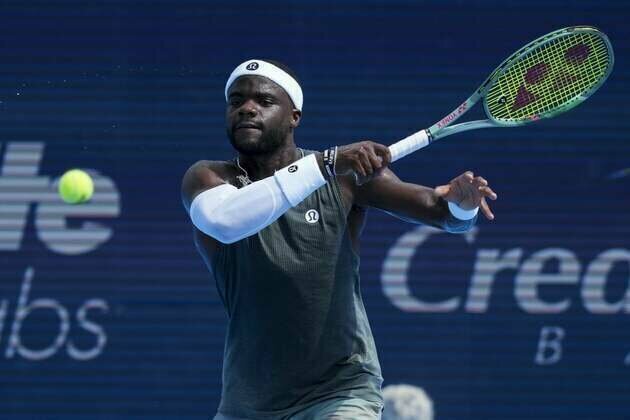 Frances Tiafoe (back) retires from 4th-round match in Cincinnati