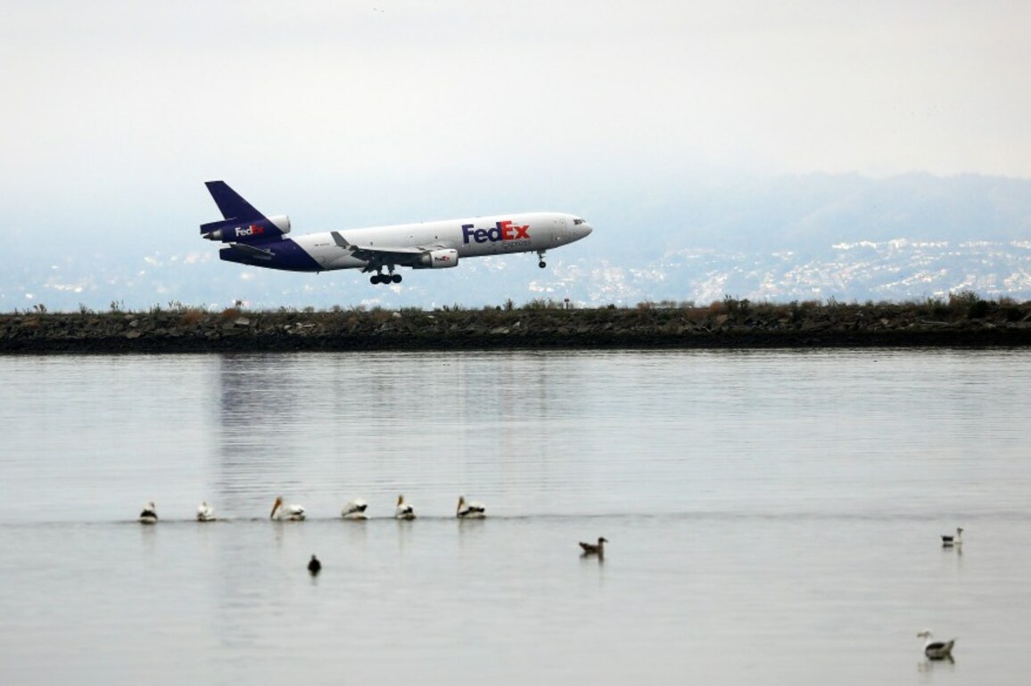 Oakland airport expansion to move ahead after settlement over noise, traffic