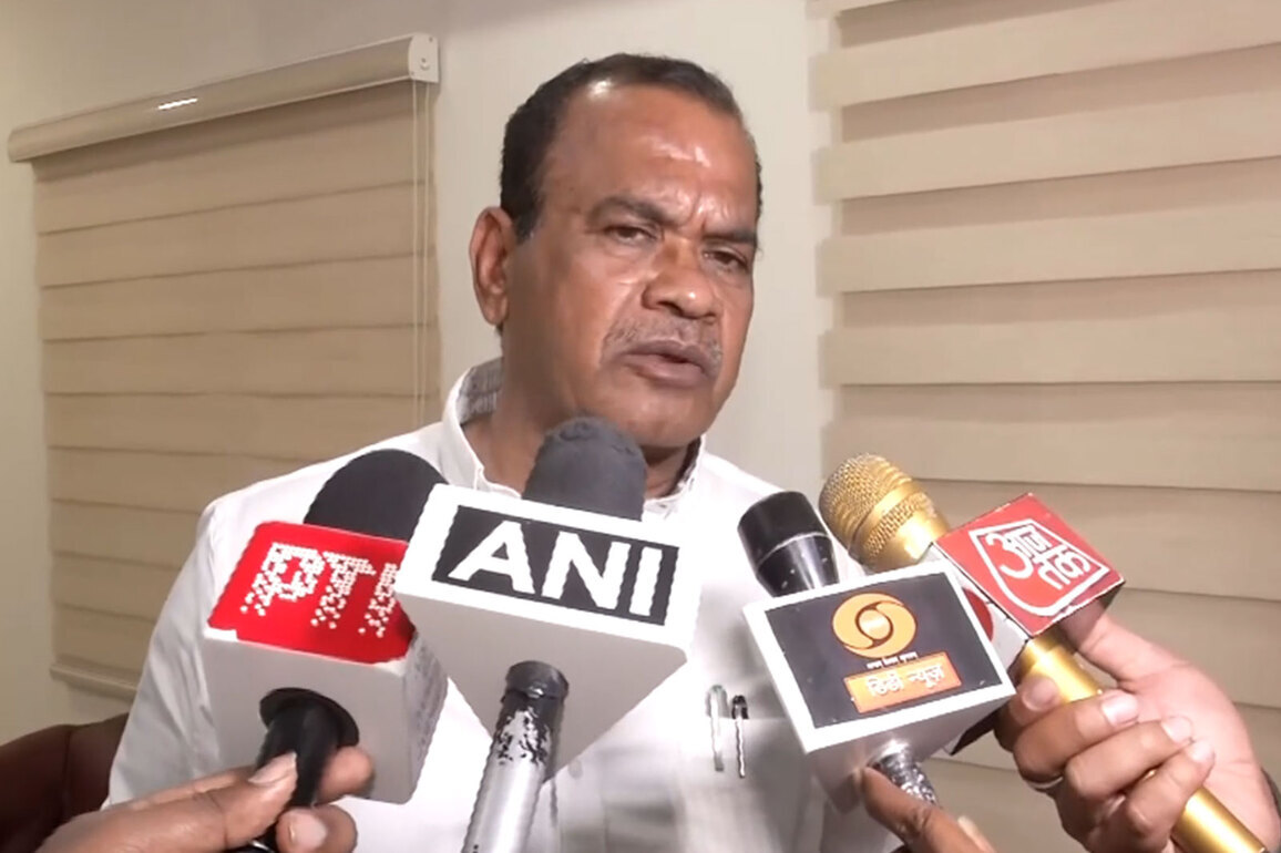 Telangana Minister Komatireddy Venkat Reddy seeks sweeping mandate in Nalgonda civic polls
