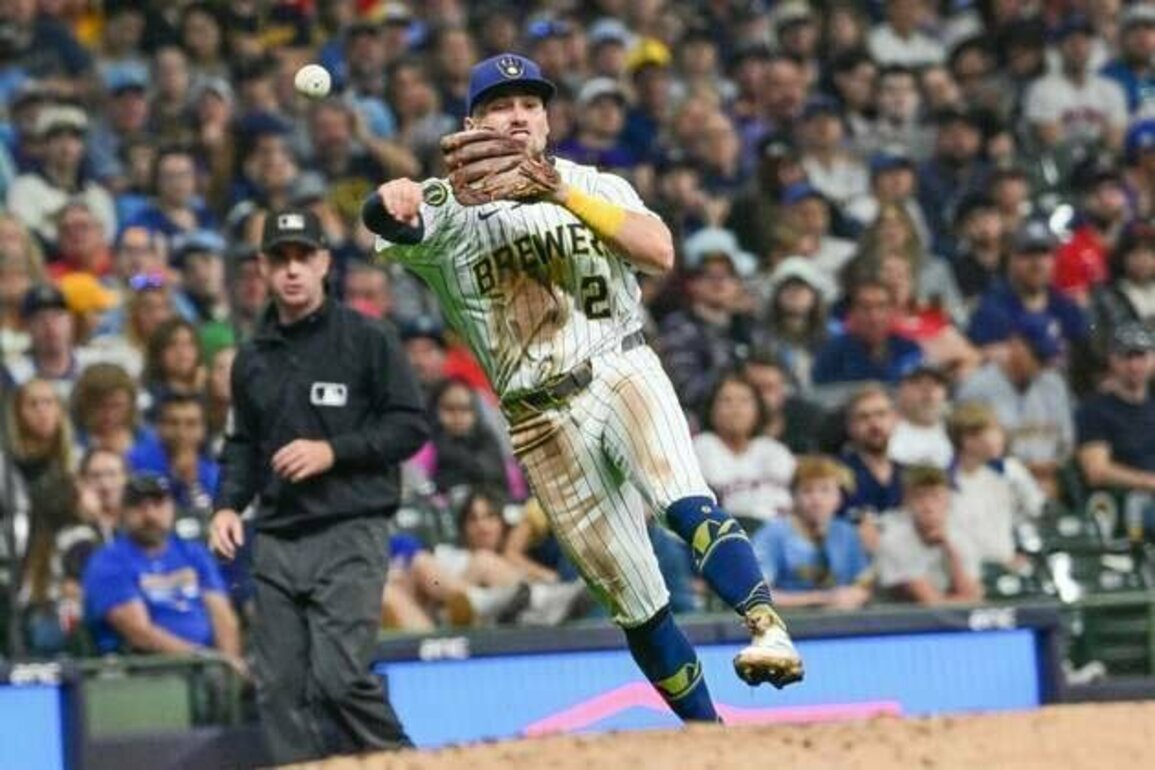 MLB roundup: Brewers clinch playoff berth, then down Cards in 10
