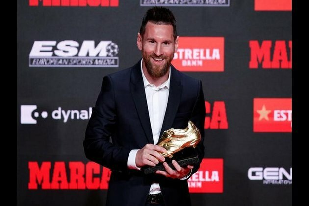 Lionel Messi receives his sixth Golden Shoe