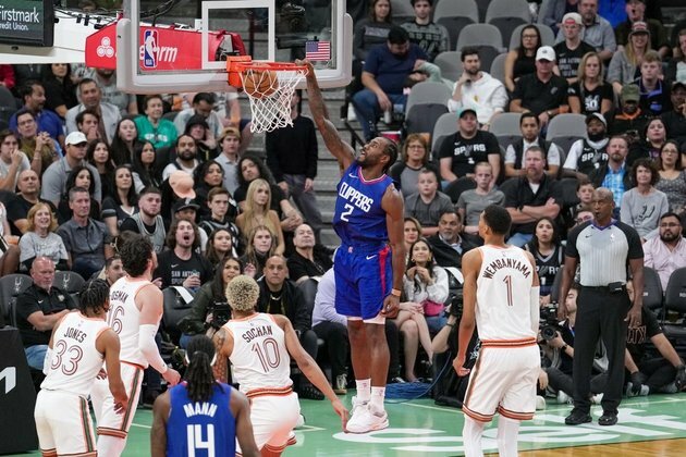 Clippers lean on Paul George, Kawhi Leonard to clobber Spurs
