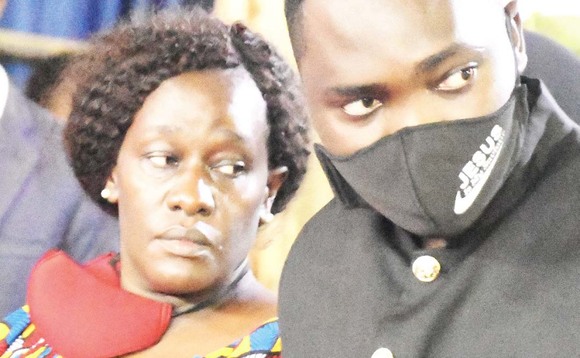 Jjengo ( owookubiri ku kkono) ne Twinomugisha abadde ajjanjaba Pasita Yiga. Jjengo ( owookubiri ku kkono) ne Twinomugisha abadde ajjanjaba Pasita Yiga.