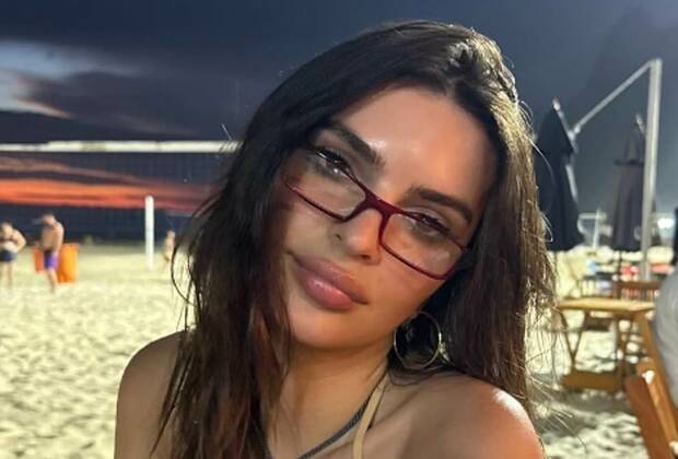 Emily Ratajkowski showcases stunning figure in stringy bikinis as she ...