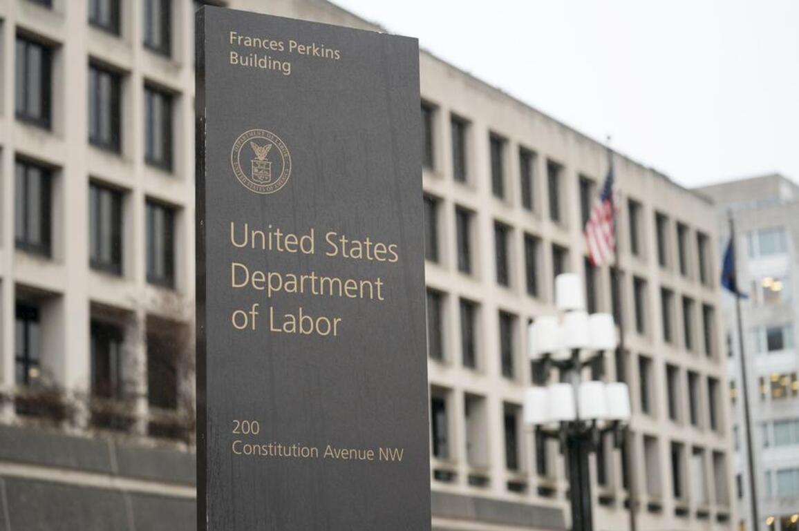 Economic Watch: U.S. jobs report points to weakening job market -- experts