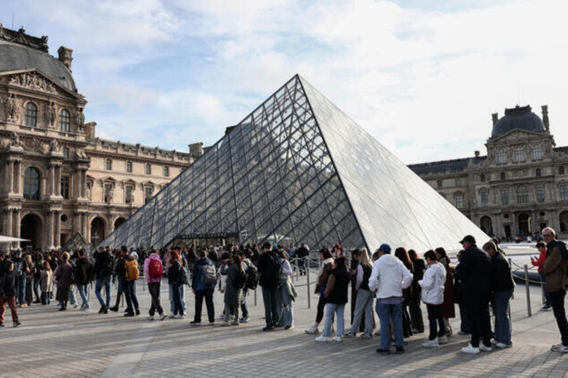 French museum fare hikes for non-European tourists spark outcry
