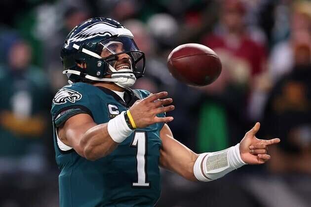Bench Jalen Hurts? Eagles' Nick Sirianni shoots down 'ridiculous' QB idea
