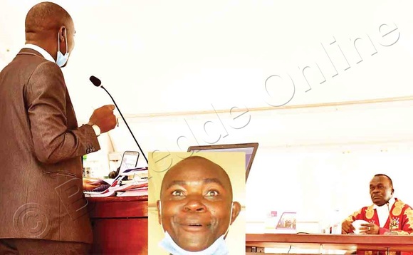 Mabiriizi ng’agasimbaganye ne Ssaabalamuzi Dollo (ku ddyo). Mabiriizi ng’agasimbaganye ne Ssaabalamuzi Dollo (ku ddyo).