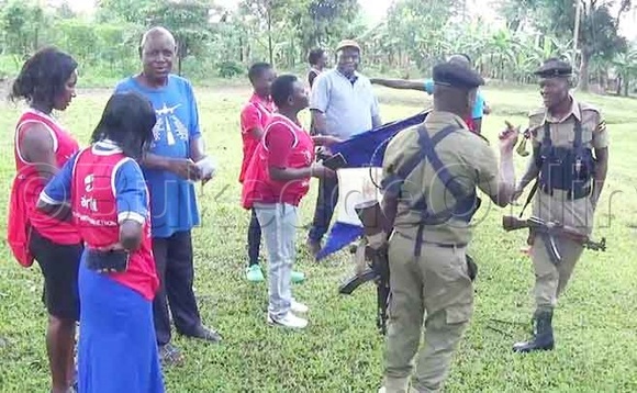 Abamu ku baddusi nga boogera n'abaserikale. (Ekif. Ddamba Tadeo) Abamu ku baddusi nga boogera n'abaserikale. (Ekif. Ddamba Tadeo)