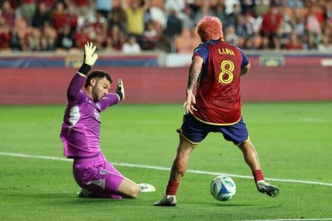 Real Salt Lake dominate play, top Sporting KC to remain in playoff contention