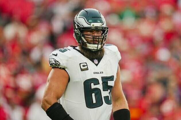 Eagles RT Lane Johnson (neck) injured vs. Rams, expects to play next week