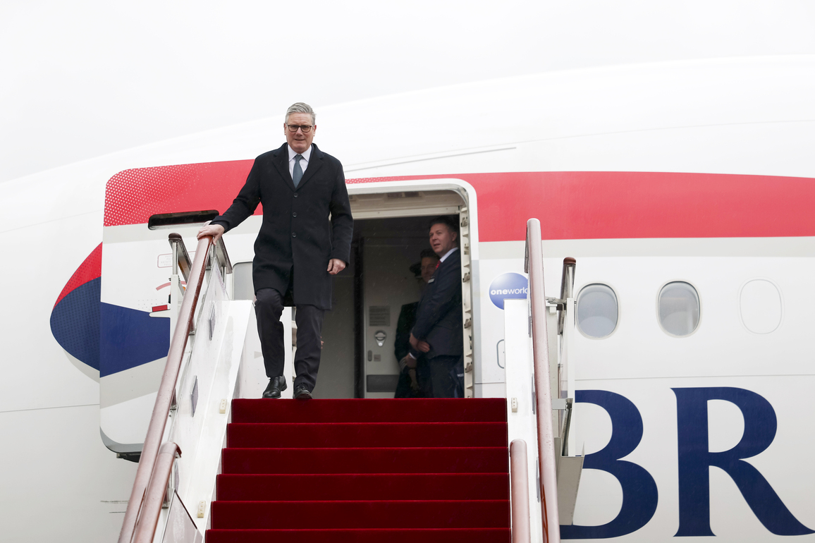 CHINA-SHANGHAI-BRITISH PM-ARRIVAL (CN)