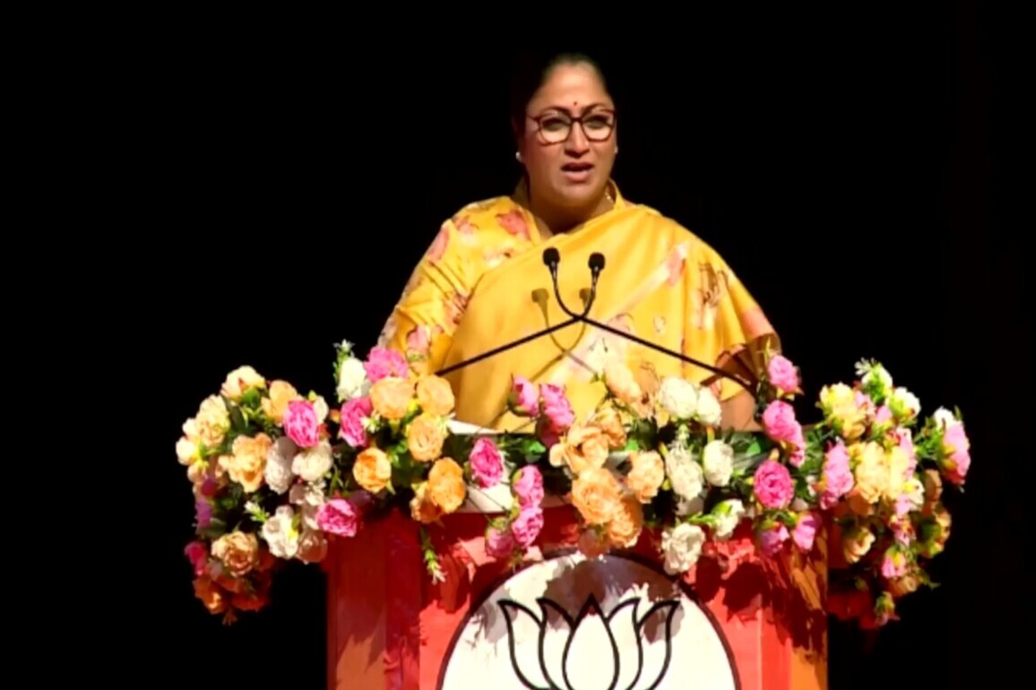"Bengalis have not been able to access development": Rekha Gupta trains gun at Mamata Banerjee