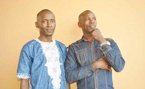 Omuyimbi Umar Mwanje (ku ddyo) ng'ali ne maneja we Omusumba Muyingo Moses Bright. Omuyimbi Umar Mwanje (ku ddyo) ng'ali ne maneja we Omusumba Muyingo Moses Bright.