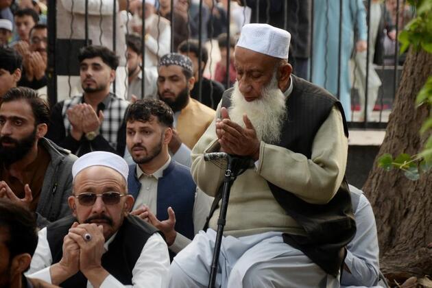 Pakistan celebrates Eid al-Fitr with traditional enthusiasm, spirit of unity
