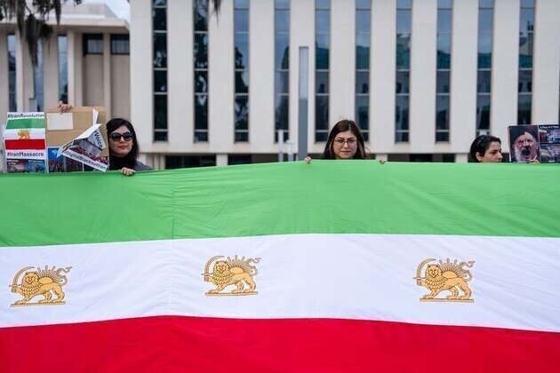 Report: Three asylum seekers choose to leave Australia, return to Iran