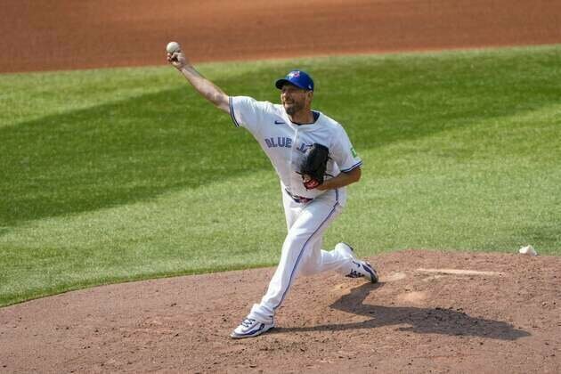 Hall of Fame pitchers seize spotlight as Blue Jays take on Dodgers