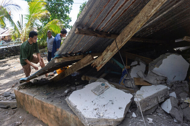 At least 15 dead, 129 injured in powerful Philippines quake