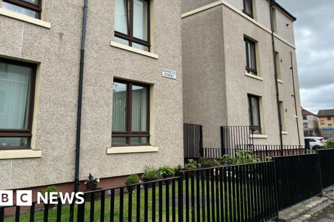 Teenager serious injured after Glasgow street stabbing
