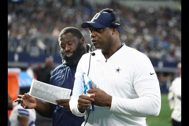 Cowboys assistant Leon Lett carted off at practice with knee injury