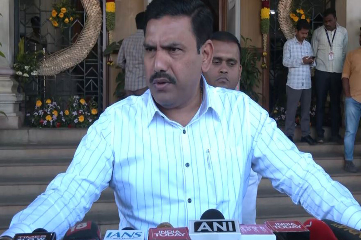 "Karnataka has become ATM for Congress High Command": BJP's Vijayendra demands Excise Minister's resignation