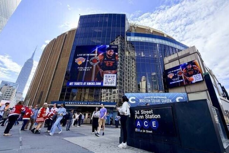 Cop assaulted, 26 arrested as Knicks fans celebrate in NYC