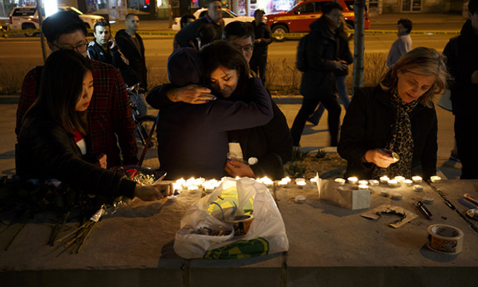 Van plows into Toronto crowd in 'deliberate' act, leaving 10 dead Van plows into Toronto crowd in 'deliberate' act, leaving 10 dead