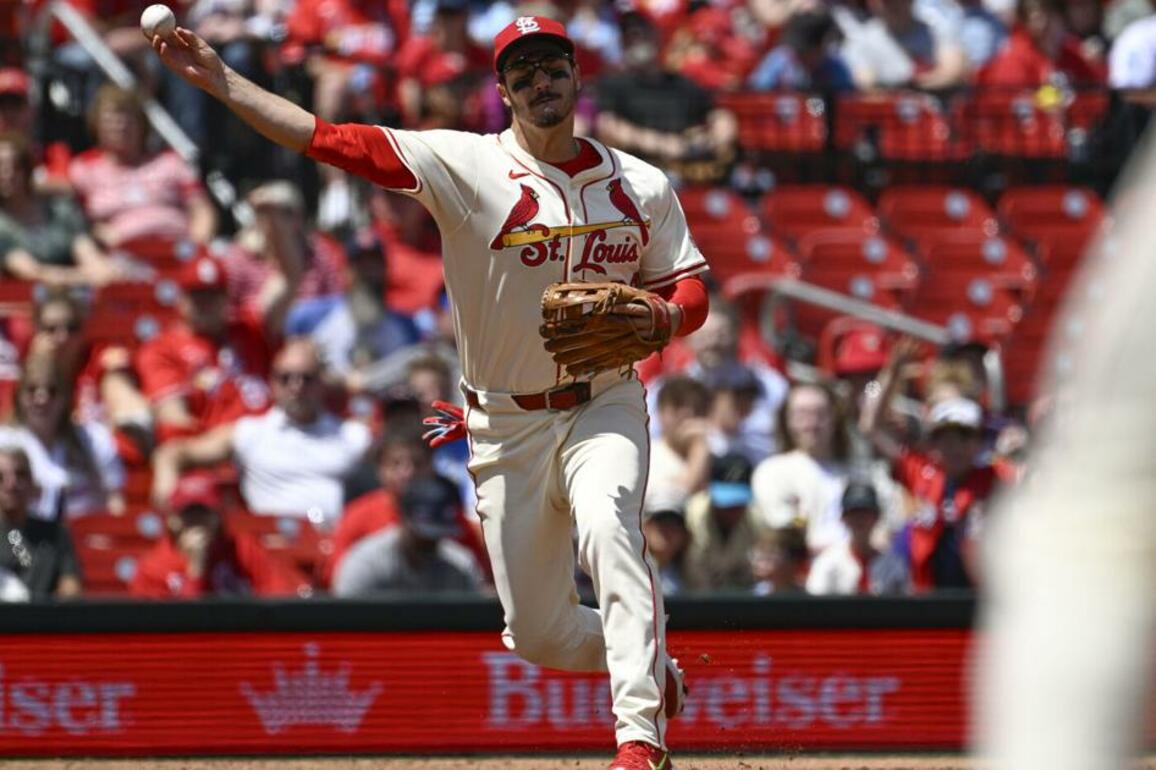 Arenado's predicament as Cardinals' aging star on display