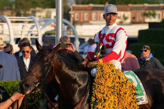 Early Voting holds off Epicenter to win 147th Preakness Stakes