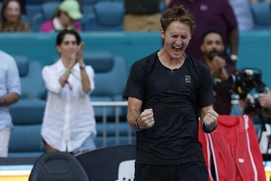 Sebastian Korda stuns No. 1 Carlos Alcaraz in Miami Open third round